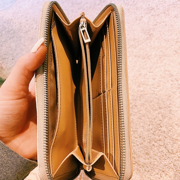 GUESS wallet - Picture 3 of 3